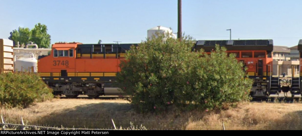 BNSF 3748